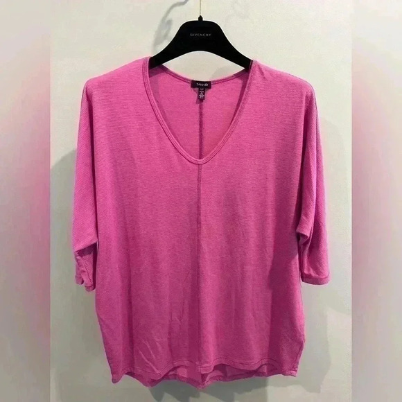 Tahari  T-Shirt. Size small. - Picture 3 of 4